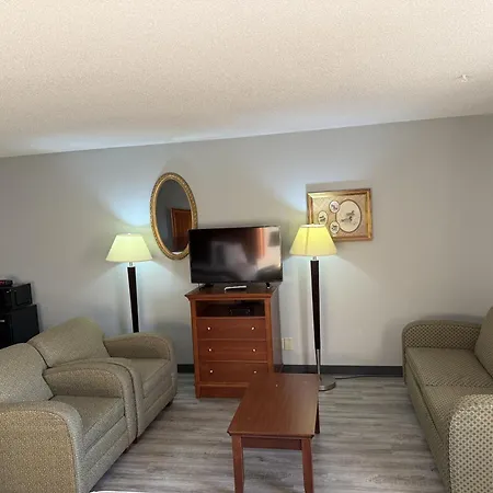Lake Tree Inn & Suites