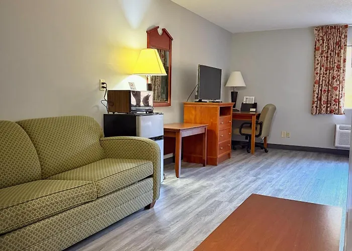 Hotel Tree & Woodland Hills